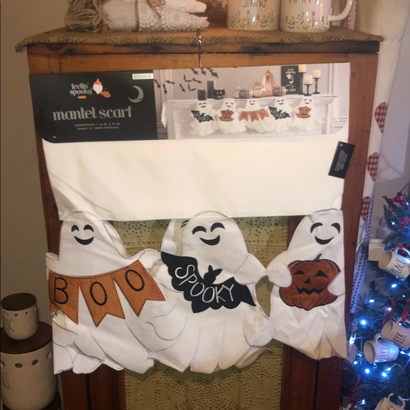 Envogue Other - Envogue Feelin' Spooky Embroidered Mantel Scarf with Ghost Design